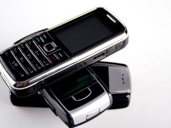Numarul de telefoane mobile va depasi populatia Globului, in 2014. Cine sunt pamantenii cu cele mai multe abonamente