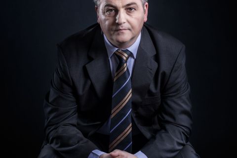 bdquo;Mama m-a vrut avocat, dar eu am ajuns postas . Cum ridici o afacere de la zero in Romania, care se bate cu Posta si care devine lider pe piata de curierat