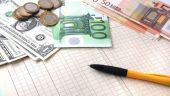 Contributiile sociale ar putea fi reduse cu 5%. Un patron cu 100 de salariati ar mai putea angaja patru cu banii economisiti