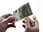 Cursul a urcat la 4,3625 lei/euro, maximul ultimelor cinci saptamani