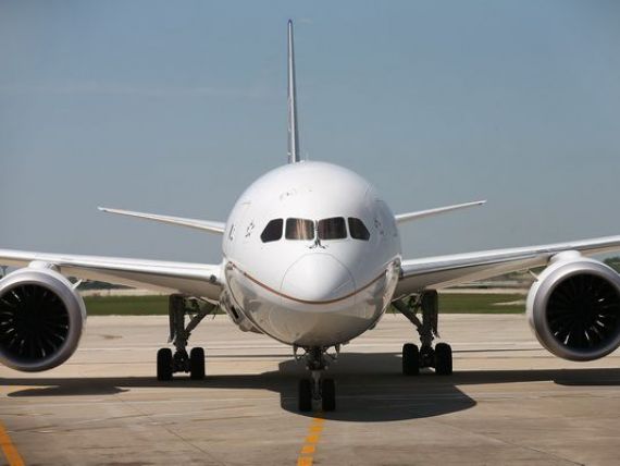 De ce trebuie inchise dispozitivele electronice in avion. Cat de periculoasa este folosirea telefonului mobil la inaltime