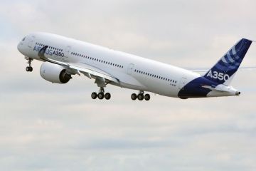 Polonia, centrul de echilibru al aviatiei mondiale. Satul cu 5.000 de locuitori, care este tranzitat de peste 61.000 de zboruri