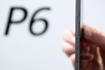Huawei a lansat mai subtire telefon din lume