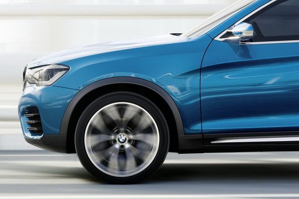BMW lanseaza un model nou, Audi și Mercedes stau pe margine