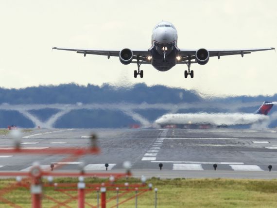 UE vrea sa schimbe regulile in aviatie. Pilotii se opun: Atenteaza la siguranta pasagerilor
