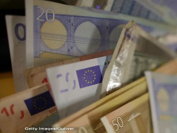 Creditele date bdquo;cu ambele maini in perioada de boom lasa gauri uriase la banci; inapoi la cutiile de chibrituri : blocurile ceausiste devin un lux; domeniile cu cel mai mare risc de somaj