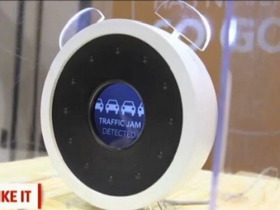 CES 2016: Ceasul care te trezeste in miros de bani si cuptorul care foloseste doar lumina soarelui