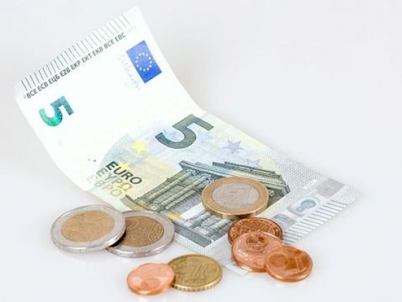 Salariul mediu net la stat este cu 800 lei mai mare față de privat. Hossu: Diferența va ajunge la 300 euro în viitor și va avea ca efect plecarea din țară a angajaților din economie