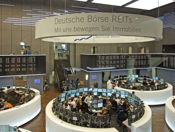 Actionarii London Stock Exchange au aprobat fuziunea cu bursa de la Frankfurt, care ar genera un gigant european capabil sa concureze cu Wall Street-ul