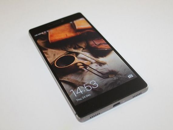 Huawei isi face loc intre Samsung si Apple. Cota de piata a chinezilor a crescut, anul trecut, pe fondul scaderii vanzarilor concurentei