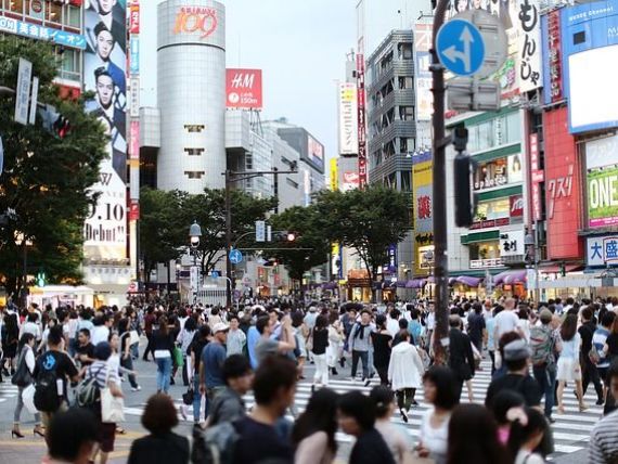 Japonia vrea sa plafoneze lucrul peste program la 100 de ore pe luna. In limba japoneza exista chiar si un cuvant care defineste moartea prin exces de munca