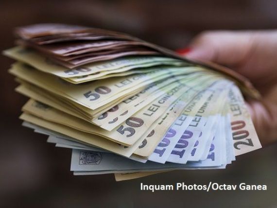 O bancă din România concediază sute de angajați și refuză să acorde salarii compensatorii. Sindicatele dau vina pe OUG 114