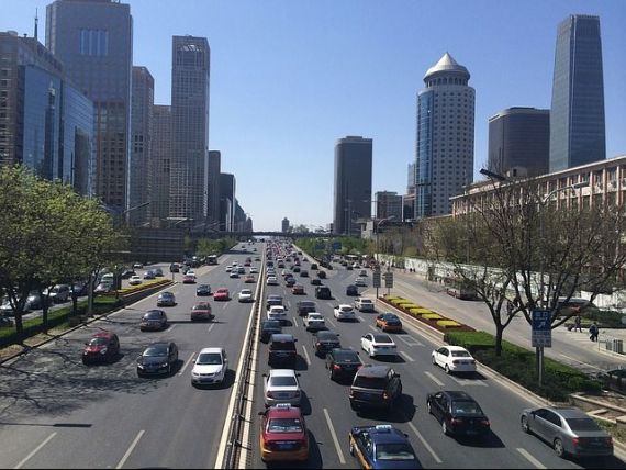 China urmeză trendul international si anunță intenția de a interzice mașinile cu motoare diesel și pe benzină