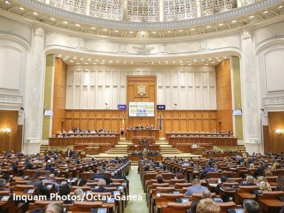 Impozitarea bacșișului și modificarea programului Prima Casă vor fi adoptate în octombrie. Ce se întâmplă cu supraimpozitarea pensiilor speciale