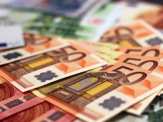 Rezervele valutare ale BNR au scăzut cu 2%, în ultimul an. Rezerva de aur s-a menţinut la 103,7 tone
