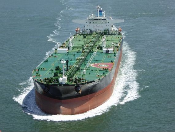 Livrările de ţiţei din Venezuela şi Iran s-au prăbușit. Țările OPEC vor să inunde piața cu petrol, pentru a forța scăderea prețurilor