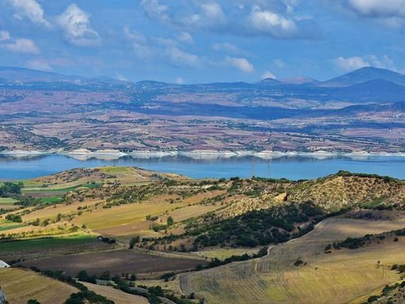 Macedonia are patru variante de schimbare a numelui, pentru a încheia disputa cu Grecia. Atena blochează aderarea statului din Balcani la UE și NATO