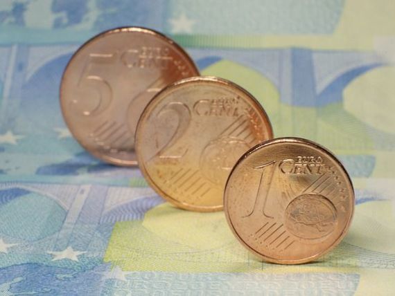 Euro depășește 4,66 lei, în ultima zi a anului