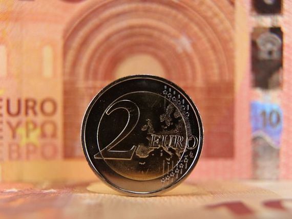 Euro a crescut nesemnificativ în raport cu leul. Lira sterlină scade, pe fondul Brexitului