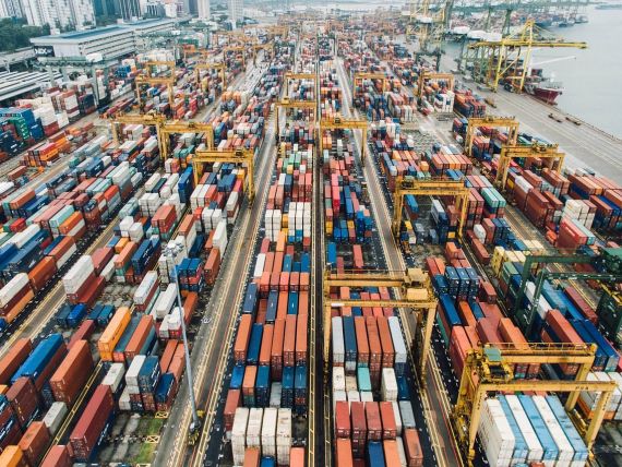 Exporturile au crescut cu 2,1%, devansate de importurile care au fost cu 5,8% mai mari. Deficitul comercial a ajuns aproape de 9,5 mld. lei