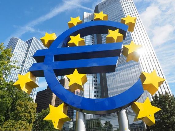 Europa intră în criză. Economia zonei euro a încetinit semnificativ în aprilie. Avertismentul BCE