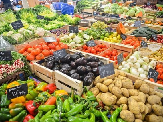 Rata anuală a inflaţiei a coborât la 3,9%, în august. Alimentele și biletele de avion s-au scumpit cel mai mult