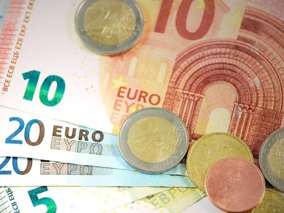 Leul termină săptămâna pe depreciere. Euro depășește din nou 4,74 lei
