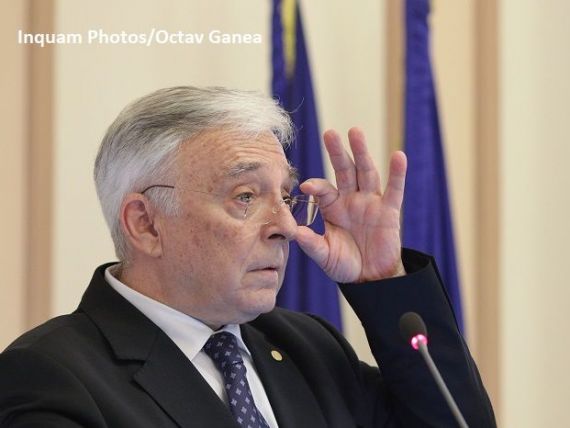Bloomberg: A venit momentul deciziei pentru Mugur Isărescu, cel mai longeviv guvernator de bancă centrală la nivel mondial. Avertismentul economiștilor