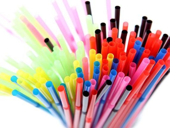 Farfuriile, tacâmurile, paiele din plastic și recipientele din polistiren expandat, interzise în UE