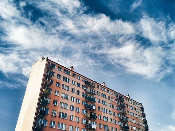 Paradoxul sărăciei: România este țara cu cei mai mulți proprietari de locuințe din UE. În Germania, doar jumătate din locuitori au casă
