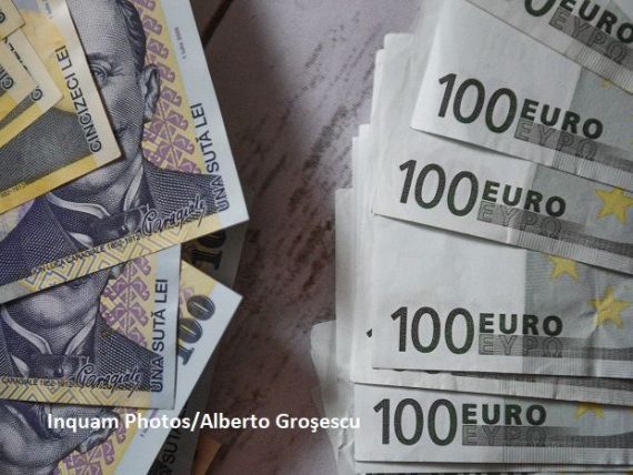 Euro scade spre 4,72 lei. Preţul aurului coboară, dar rămâne aproape de nivelul record
