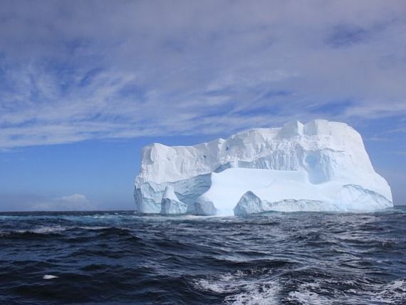 Cum aduci un iceberg din Antarctica în deșert. Proiectul extravagant al unui om de afaceri care vrea să schimbe clima în Golful Persic