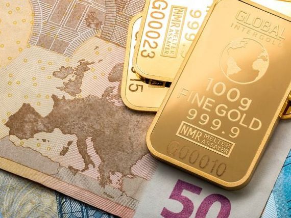 Euro scade spre 4,72 lei. Preţul gramului de aur se apropie din nou de nivelul record de săptămâna trecută