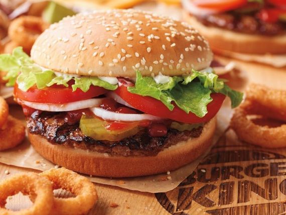 Burger King anunță oficial data deschiderii primului restaurant din România. Ce salarii primesc angajații